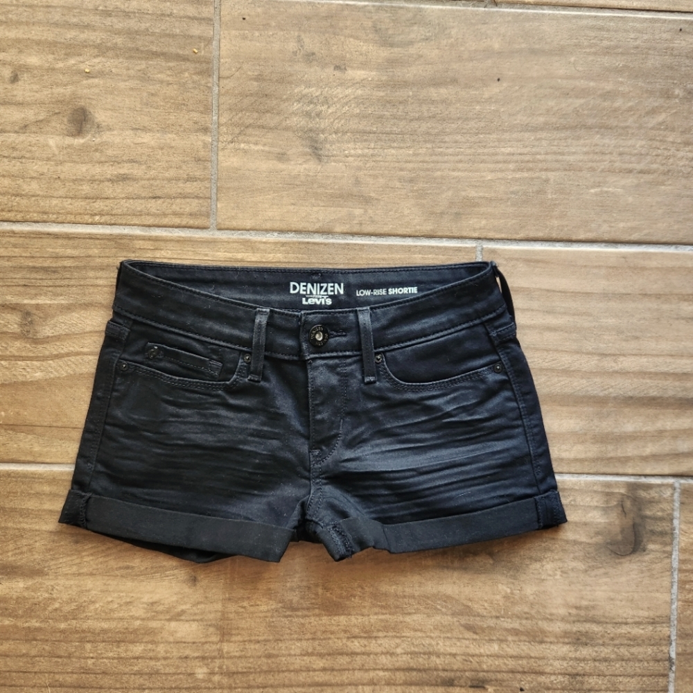 Levi's Denizen Black Low-Rise Jean Shorts Size: Small